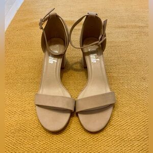 Women’s size 11 high heel shoes